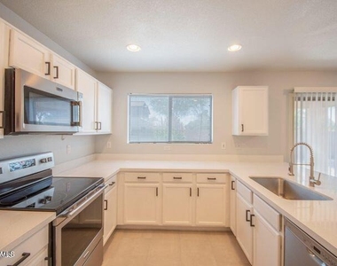 3683 E Constitution Drive - Photo Thumbnail 10