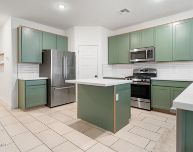35391 W Santa Monica Avenue - Photo Thumbnail 12