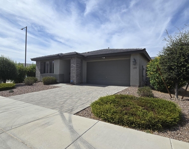 19912 W Lilac Street - Photo Thumbnail 2