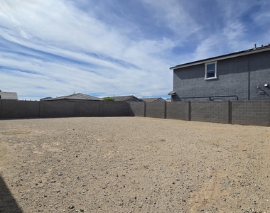 19912 W Lilac Street - Photo Thumbnail 32