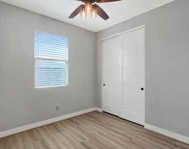 19912 W Lilac Street - Photo Thumbnail 9