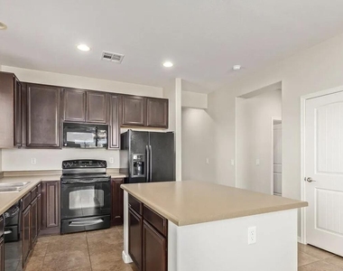 34578 N Mirandesa Drive - Photo Thumbnail 3
