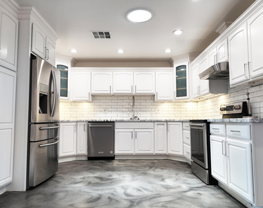 8144 E Fairmount Avenue - Photo Thumbnail 3