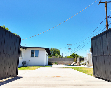 8144 E Fairmount Avenue - Photo Thumbnail 9
