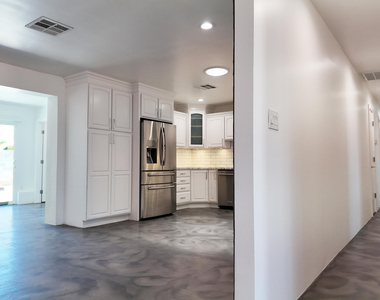 8144 E Fairmount Avenue - Photo Thumbnail 4