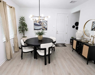 4238 Longwood Lake Square - Photo Thumbnail 2