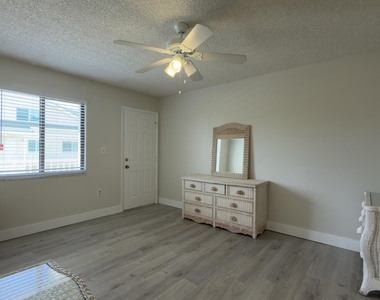 160 Bella Vista Court N - Photo Thumbnail 17