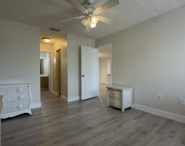 160 Bella Vista Court N - Photo Thumbnail 14