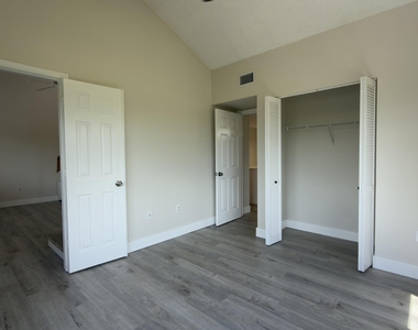 160 Bella Vista Court N - Photo Thumbnail 13