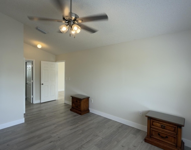 160 Bella Vista Court N - Photo Thumbnail 18