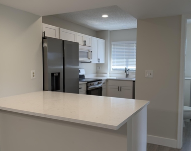 160 Bella Vista Court N - Photo Thumbnail 4