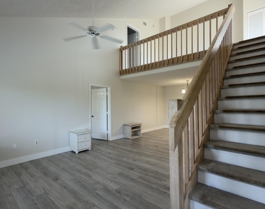 160 Bella Vista Court N - Photo Thumbnail 5