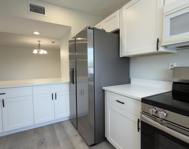 160 Bella Vista Court N - Photo Thumbnail 3