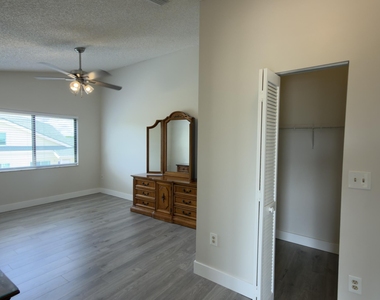 160 Bella Vista Court N - Photo Thumbnail 19