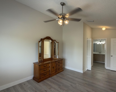 160 Bella Vista Court N - Photo Thumbnail 11