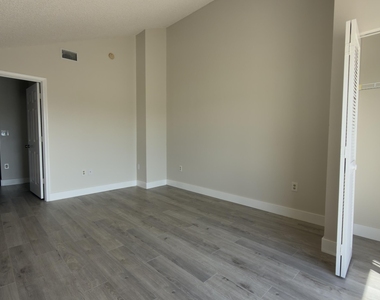 160 Bella Vista Court N - Photo Thumbnail 20