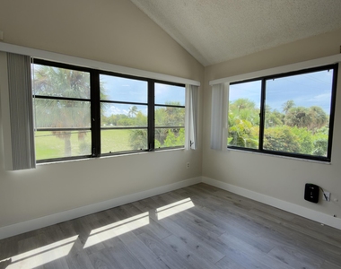 160 Bella Vista Court N - Photo Thumbnail 12