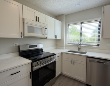 160 Bella Vista Court N - Photo Thumbnail 1