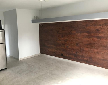 725 S 20th Avenue - Photo Thumbnail 2
