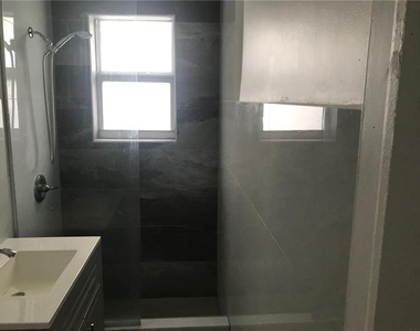 725 S 20th Avenue - Photo Thumbnail 3