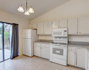 499 Hardwood Place - Photo Thumbnail 3