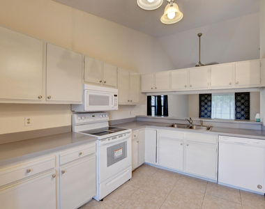 499 Hardwood Place - Photo Thumbnail 4