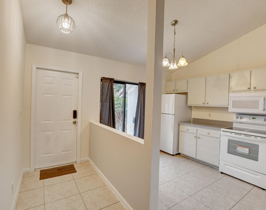 499 Hardwood Place - Photo Thumbnail 2