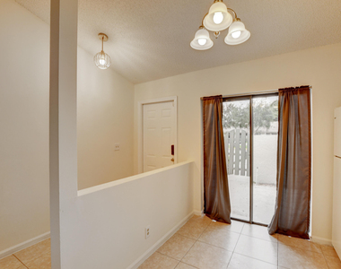 499 Hardwood Place - Photo Thumbnail 9