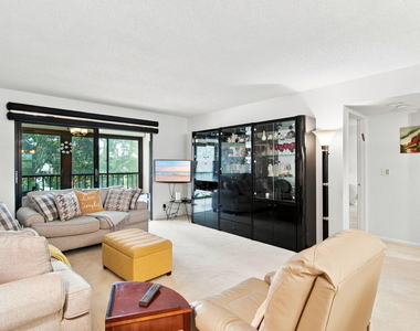 7290 Kinghurst Drive - Photo Thumbnail 3