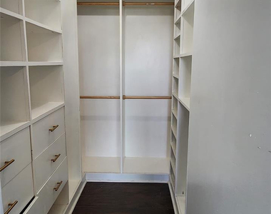 2104 S Cypress Bend Drive - Photo Thumbnail 3