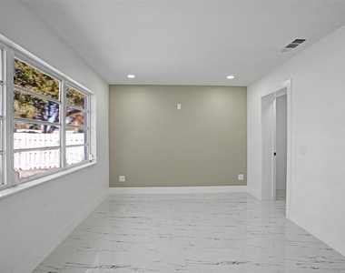 1437 Sw 1st Avenue - Photo Thumbnail 9