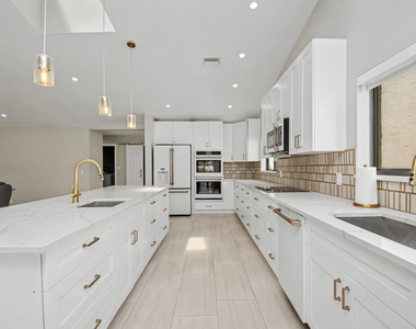 21460 Laguna Drive - Photo Thumbnail 8