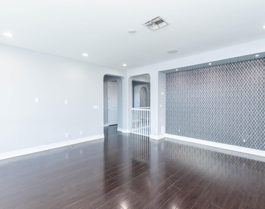 9040 Watercrest Circle W - Photo Thumbnail 15