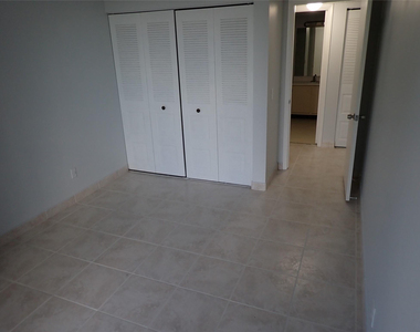 106 Lake Emerald Drive - Photo Thumbnail 10
