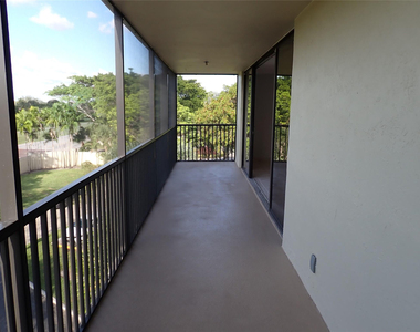 106 Lake Emerald Drive - Photo Thumbnail 8