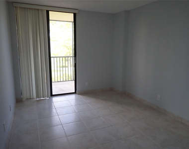 106 Lake Emerald Drive - Photo Thumbnail 11