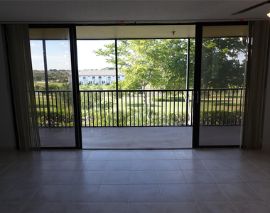 106 Lake Emerald Drive - Photo Thumbnail 7