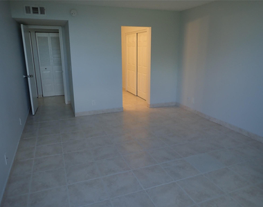 106 Lake Emerald Drive - Photo Thumbnail 12