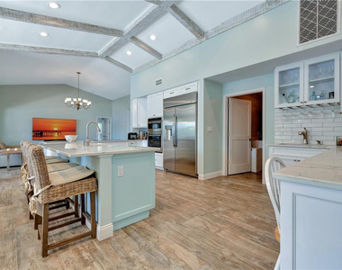 2711 Boone Drive - Photo Thumbnail 12
