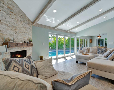 2711 Boone Drive - Photo Thumbnail 11
