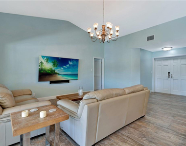 2711 Boone Drive - Photo Thumbnail 6