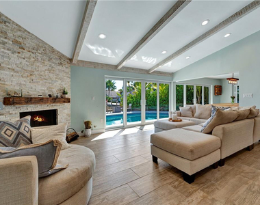 2711 Boone Drive - Photo Thumbnail 10