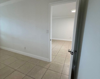 7732 Camino Real - Photo Thumbnail 12