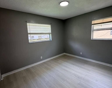 403 Nw 2nd Street - Photo Thumbnail 5