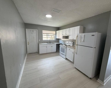 403 Nw 2nd Street - Photo Thumbnail 4