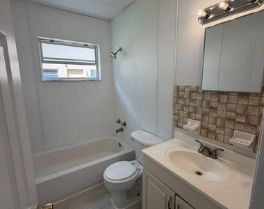 403 Nw 2nd Street - Photo Thumbnail 6