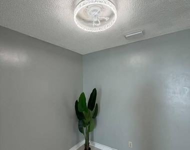 403 Nw 2nd Street - Photo Thumbnail 3