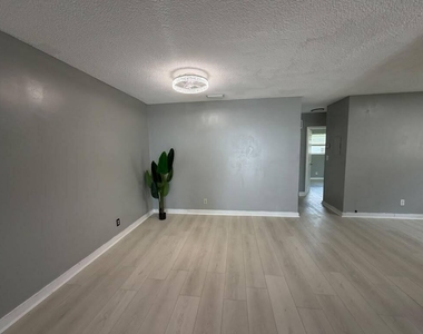 403 Nw 2nd Street - Photo Thumbnail 2