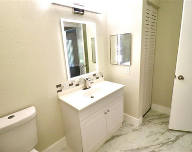 8121 Sw 21st Court - Photo Thumbnail 7