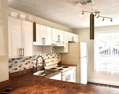 8121 Sw 21st Court - Photo Thumbnail 3